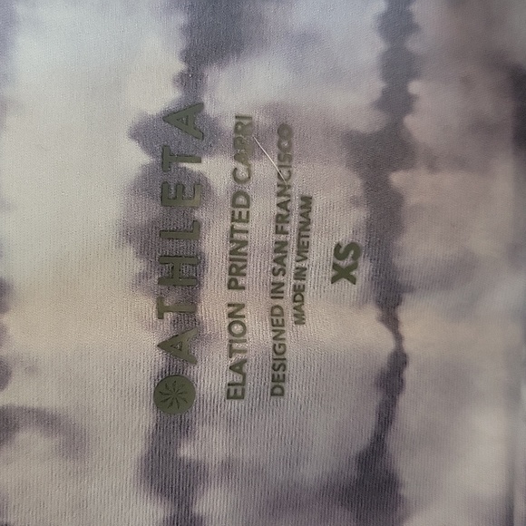 Athleta Elation Printed Capri Leggings xdPurple Gray Tie-Dye Stripe Slit… - Picture 3 of 12